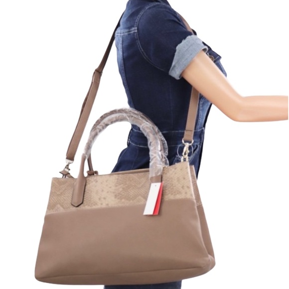 Kelly & Katie Handbags - ✨Brand New✨ Kelly and Katie Shoulder Bag